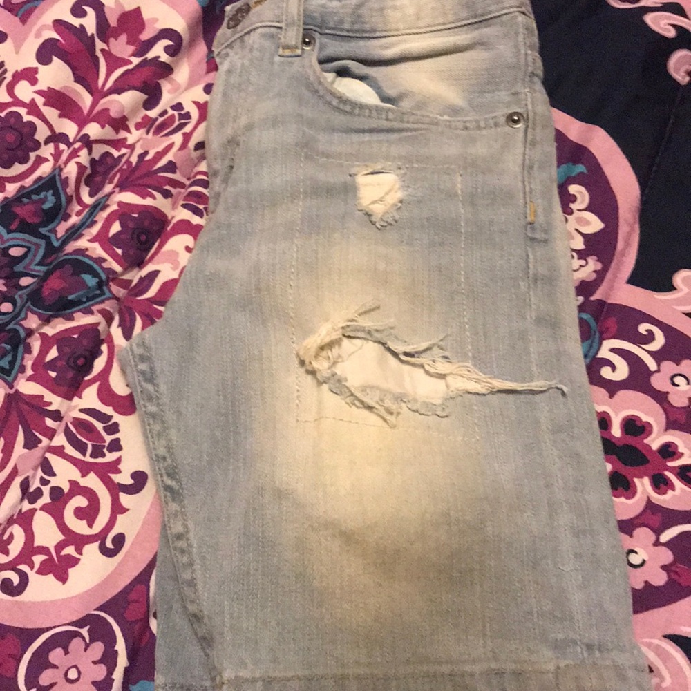Destructive denim shorts